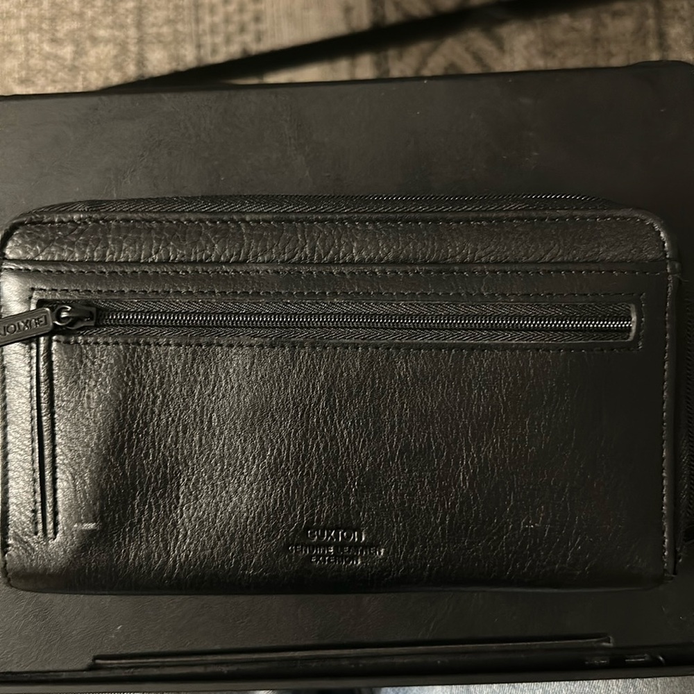 NWOT BUXTON genuine, leather double zip around black leather wallet